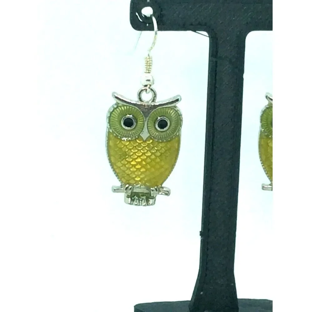 OWL Earrings Green Yellow Enamel Figural Silver tone‎ Wire Dangle